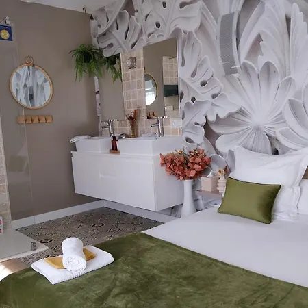 D'hôtes Chez Lyly Et Juju Piscine&sauna Parking Gratuit 3*