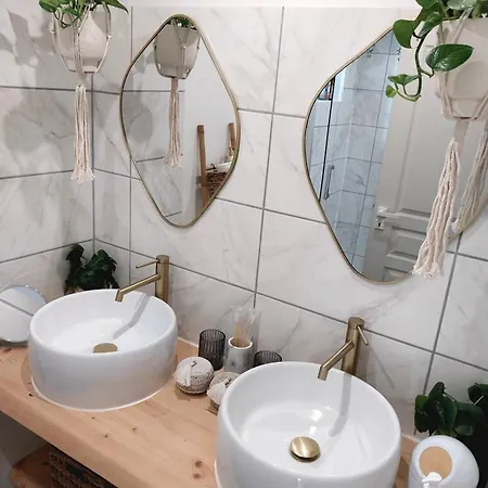 D'hôtes Chez Lyly Et Juju Piscine&sauna Parking Gratuit 3*